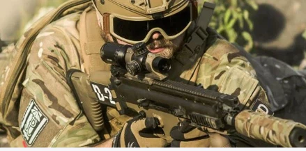 What are the differences in the legal regulations on camouflage clothing in different countries?